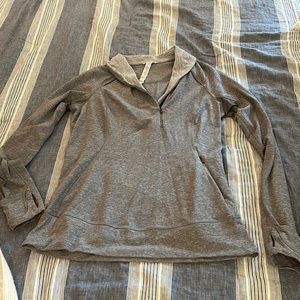 Like new Lululemon pullover long sleeve top